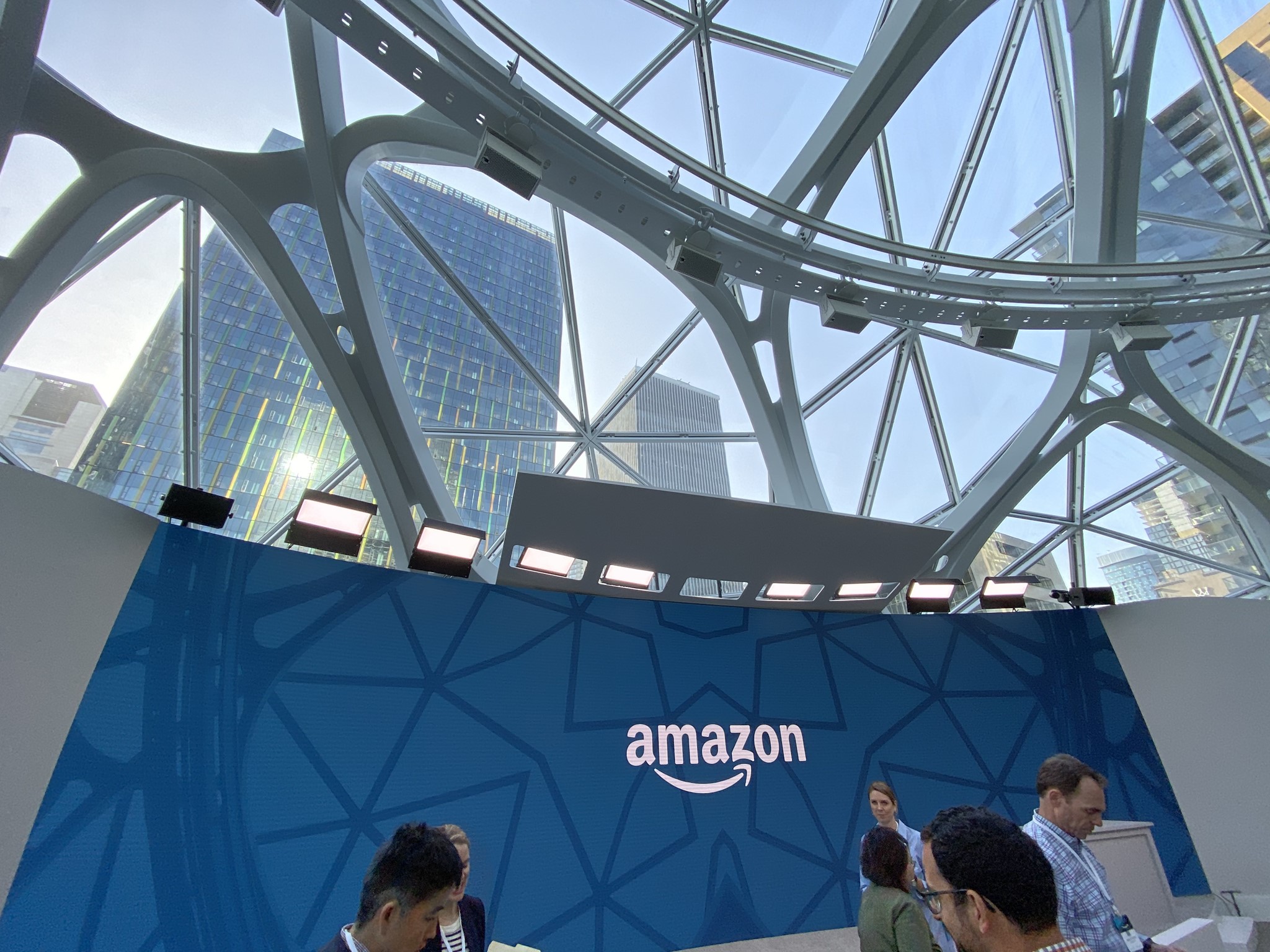 Techmeme Live Blog Of Amazon S Fall Hardware Event Where New Alexa Devices Including Echos Are Expected The Verge - roblox mad city mytalk